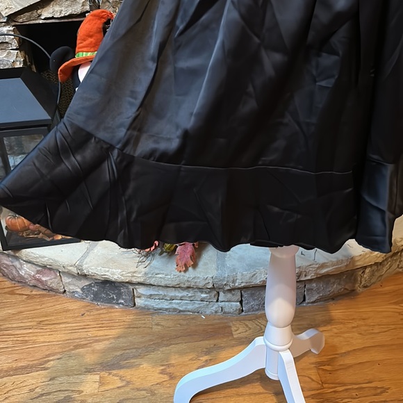 NWT Black Satin Ruffle Hem Short Kimono Robe Size XL - Picture 4 of 10